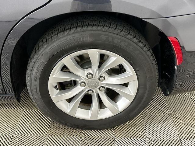 2016 Chrysler 300 Limited