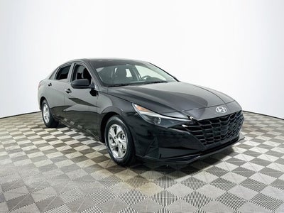 2022 Hyundai ELANTRA SE