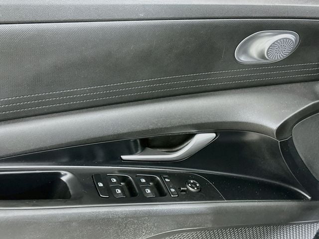 2022 Hyundai ELANTRA SE