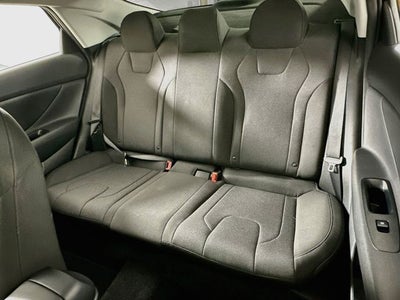 2022 Hyundai ELANTRA SE