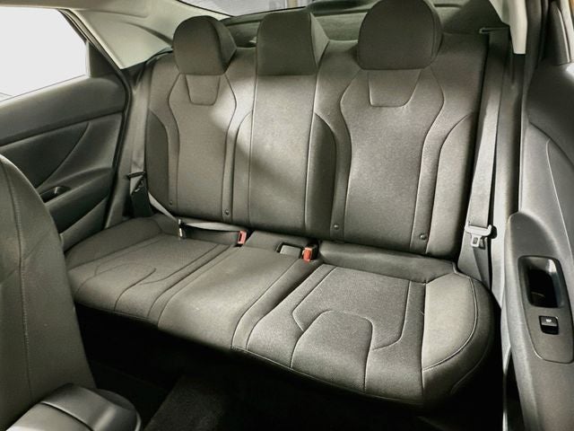 2022 Hyundai ELANTRA SE