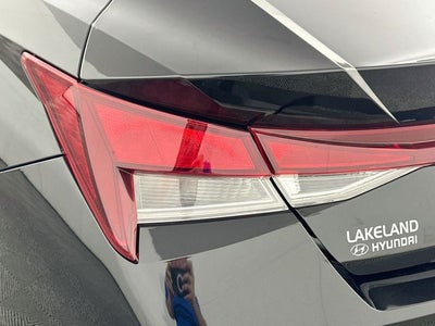 2022 Hyundai ELANTRA SE