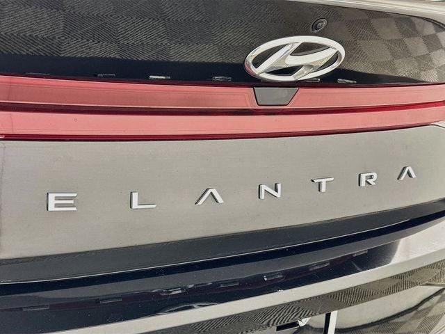 2022 Hyundai ELANTRA SE