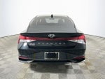 2022 Hyundai ELANTRA SE