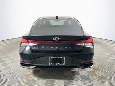 2022 Hyundai ELANTRA SE