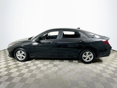 2022 Hyundai ELANTRA SE