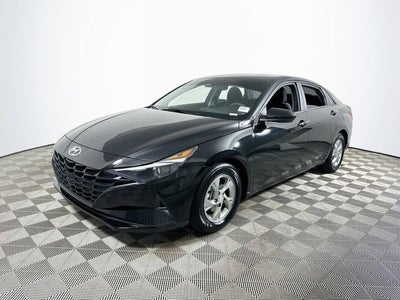 2022 Hyundai ELANTRA SE
