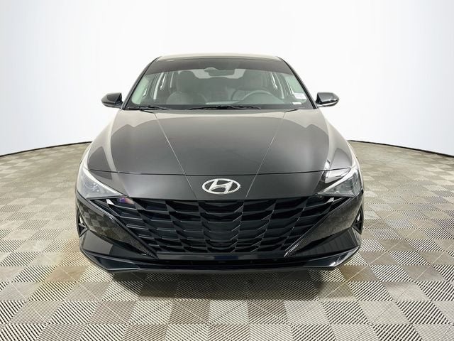 2022 Hyundai ELANTRA SE
