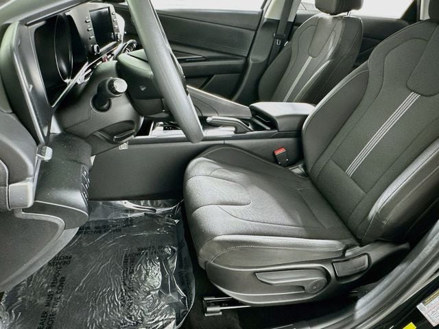 2022 Hyundai ELANTRA SE