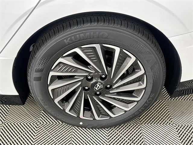 2025 Hyundai SONATA HYBRID SEL