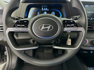 2024 Hyundai ELANTRA SE