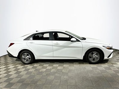 2025 Hyundai ELANTRA SE