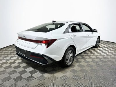 2025 Hyundai ELANTRA SE