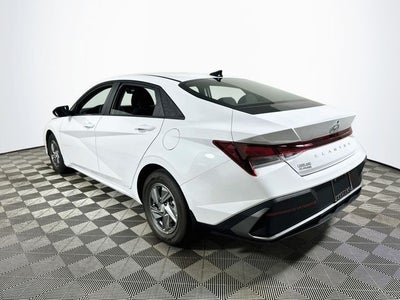 2025 Hyundai ELANTRA SE