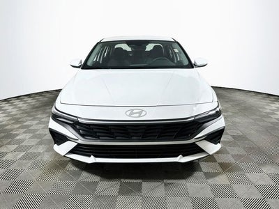 2025 Hyundai ELANTRA SE